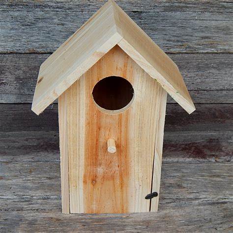 cedar bird nesting box